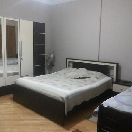 Guesthouse Zeinabi ティビリシ エクステリア 写真