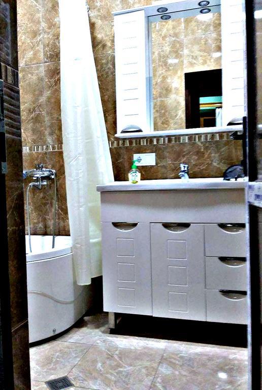 Guesthouse Zeinabi ティビリシ エクステリア 写真