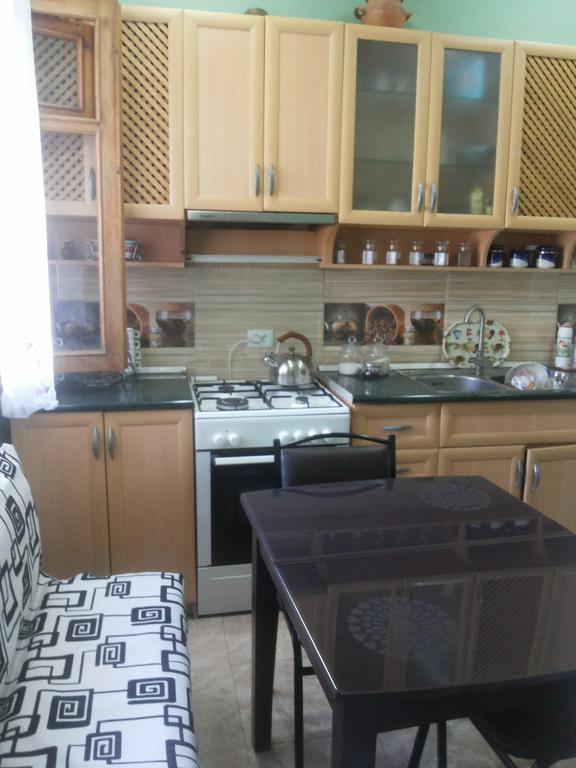 Guesthouse Zeinabi ティビリシ エクステリア 写真