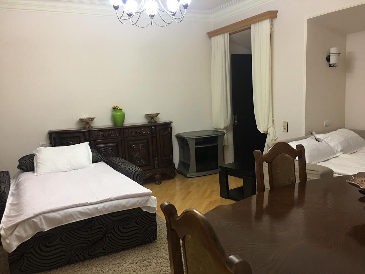 Guesthouse Zeinabi ティビリシ エクステリア 写真