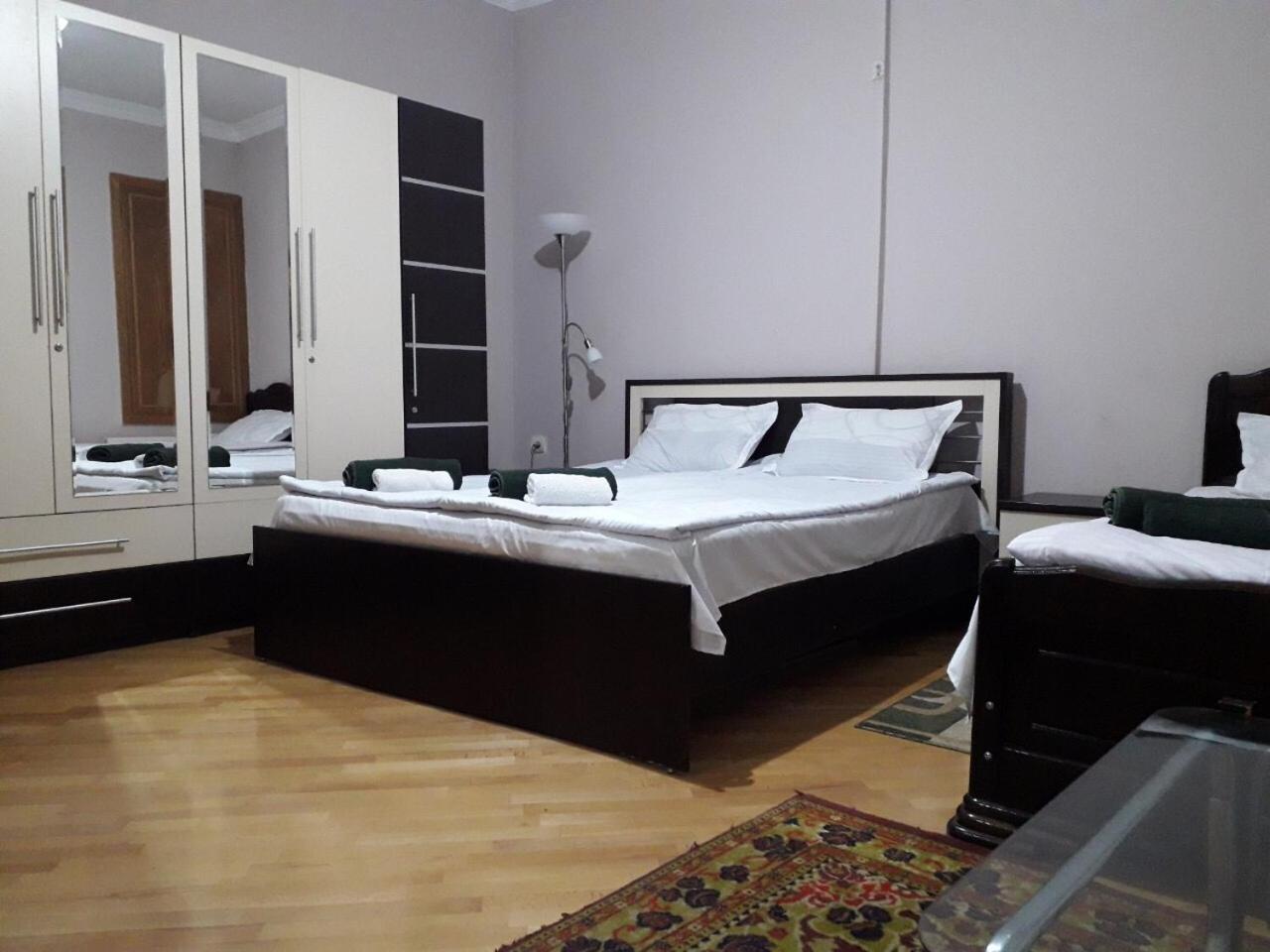 Guesthouse Zeinabi ティビリシ エクステリア 写真
